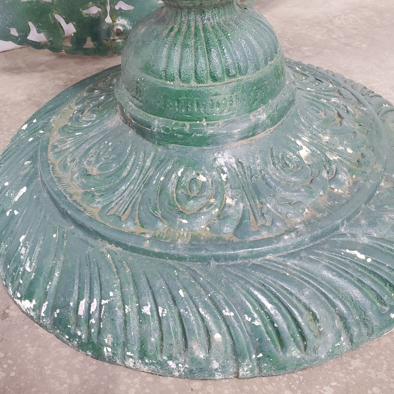 Mid-Century Kenneth Lynch & Sons 5-Piece Cast Aluminum Dolphin & Star Patio Set
