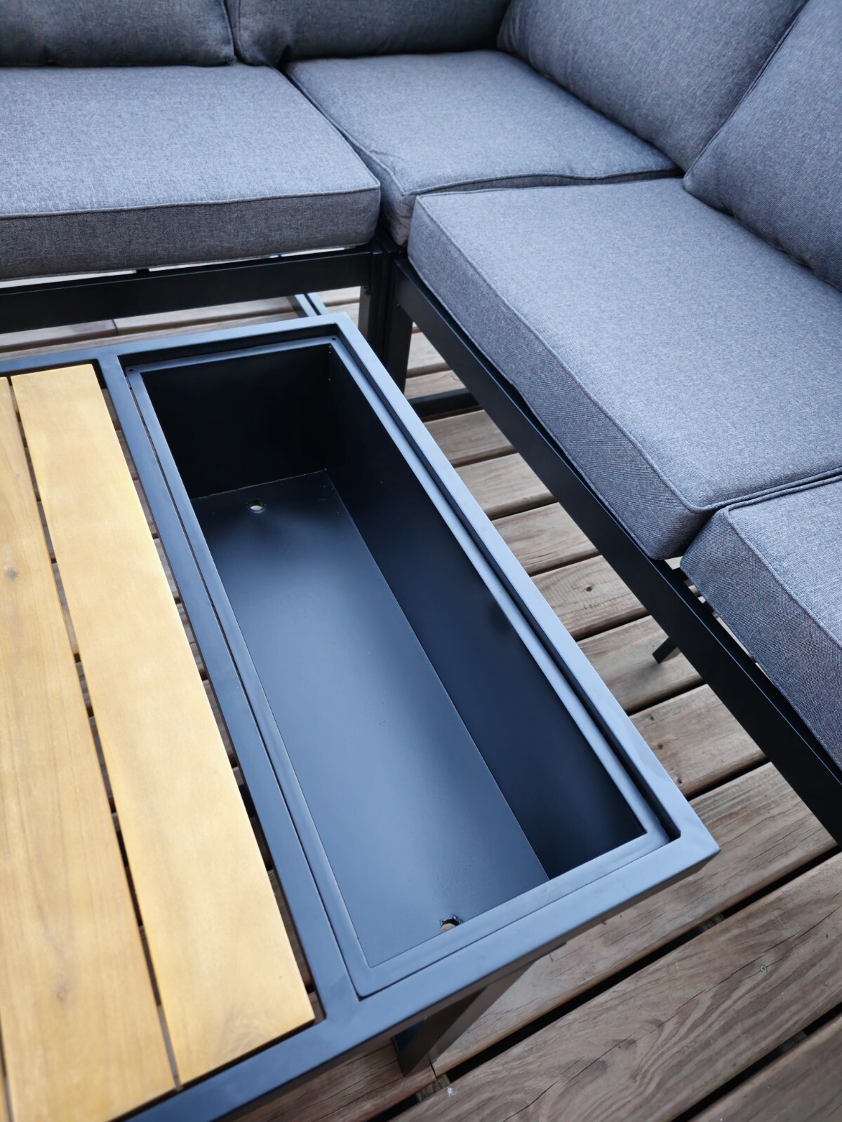 Outdoor Furniture With Icebox – Free Shipping!