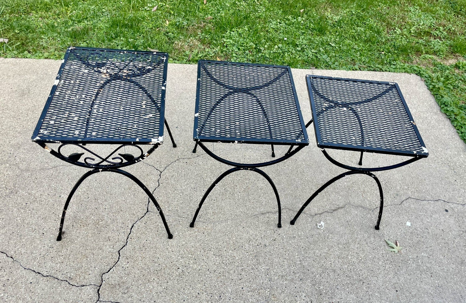 3 Vintage Salterini Woodard Ivy Vine Wrought Iron Nesting Patio Side Tables Set