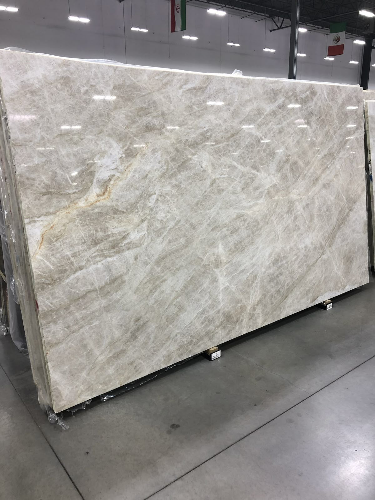 White Quartz Stone Countertop – Elegant Durable Slab for Home Renovation