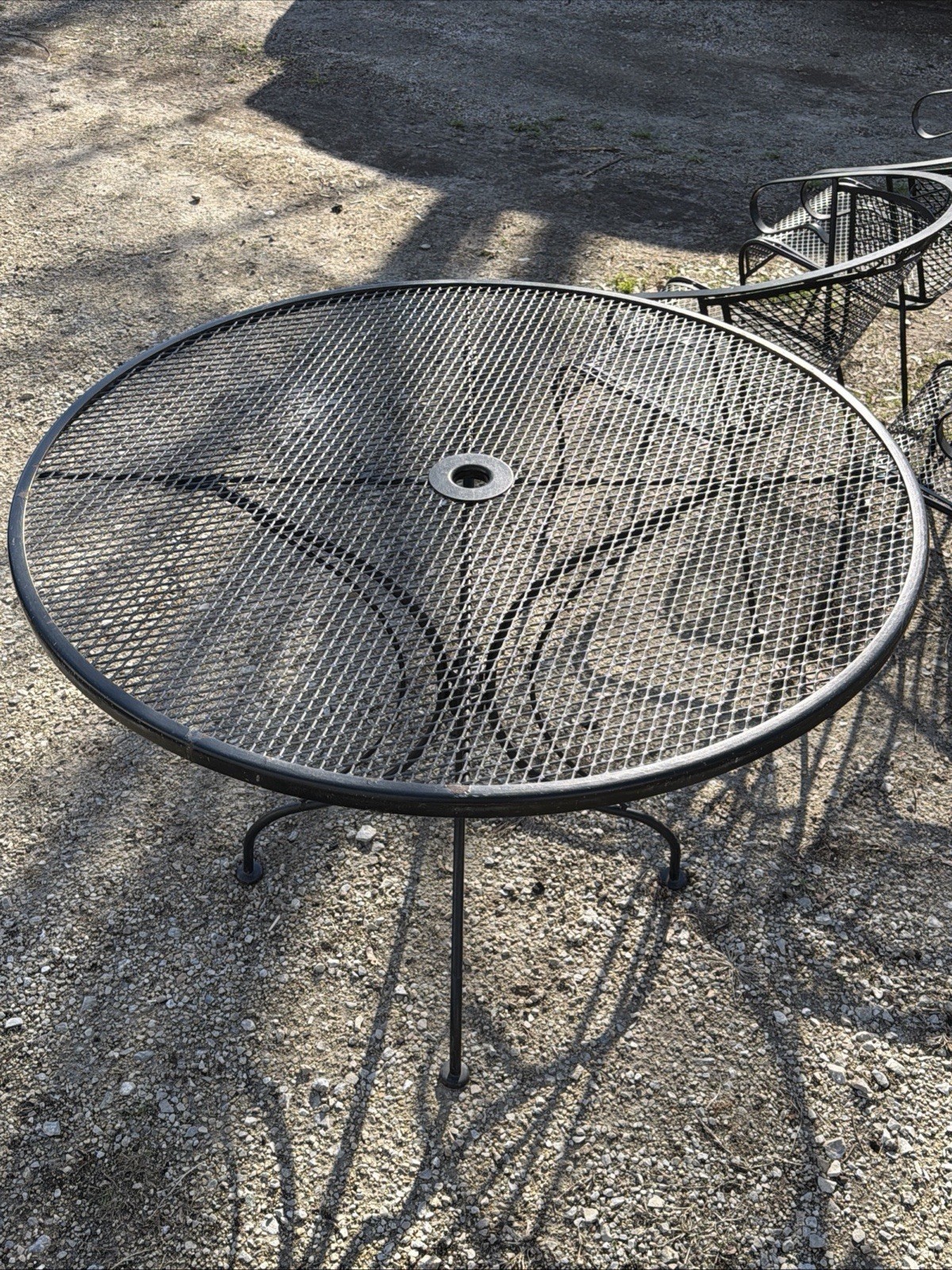 5 Pc Wrought iron patio Dinning set by Woodard 4 chairs 1 table